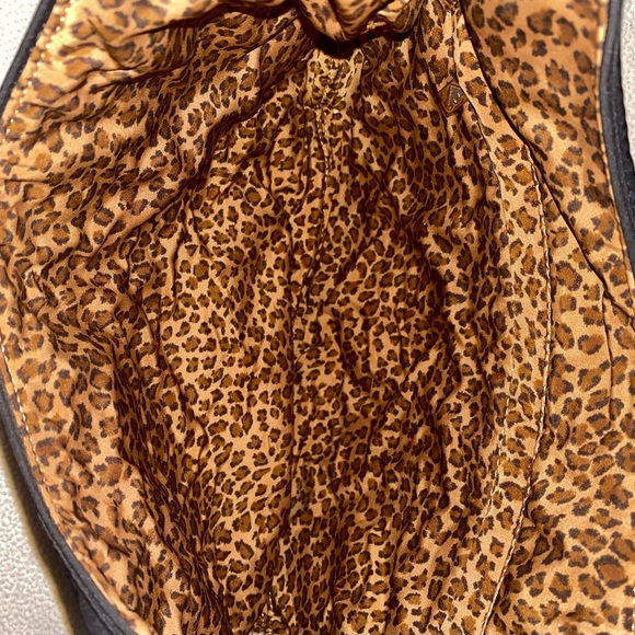 🔥❤️ Bottega Veneta Black Nylon & Cheetah Print Reversible Medium Hobo - Picture 5 of 9